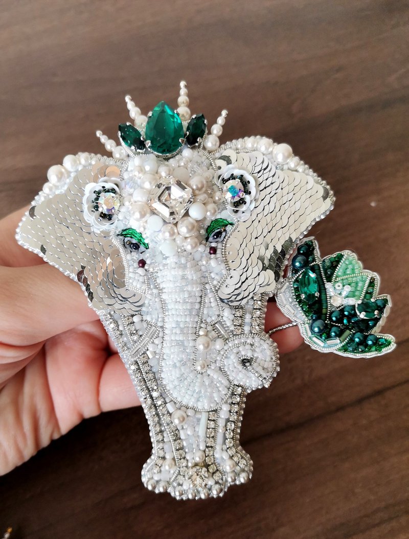 White elephant jewelry brooch beaded, elephant brooch, elephant gifts - 胸針 - 玻璃 白色