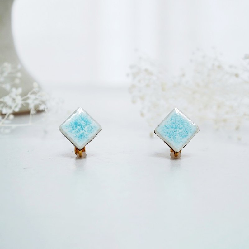 T267 美濃燒磁磚耳環 可改為夾式 真皮背面加工 - 耳環/耳夾/耳骨夾 - 陶 藍色