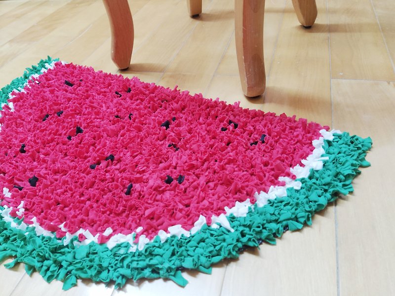 DIY hand-woven watermelon shape cloth strip foot mat. Including material package - เย็บปักถักร้อย/ใยขนแกะ/ผ้า - ผ้าฝ้าย/ผ้าลินิน 
