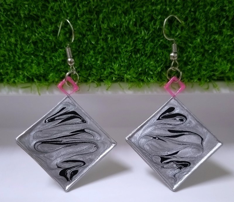 The flowing beauty of black and silver gray - Earrings & Clip-ons - Eco-Friendly Materials Multicolor