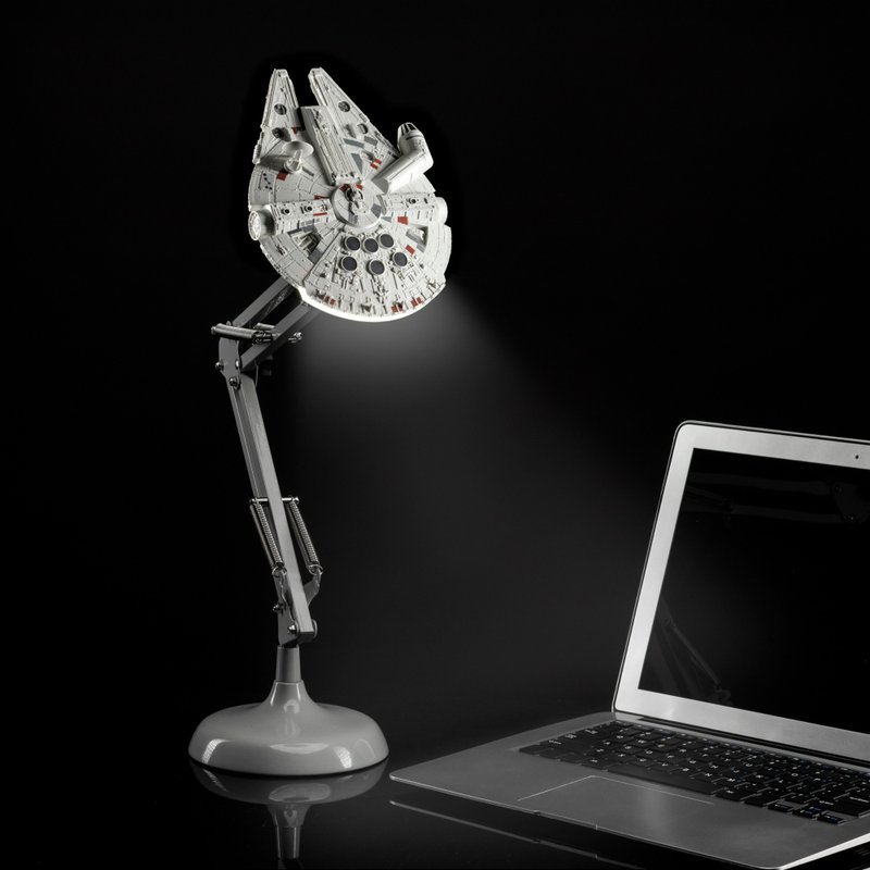 Official Licensed 2-in-1 Star Wars Millennium Falcon Desk Lamp - ของวางตกแต่ง - โลหะ สีเงิน