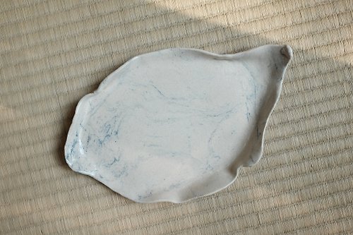 美惠子陶工作室 【青花釉的雲】手作陶盤/碟