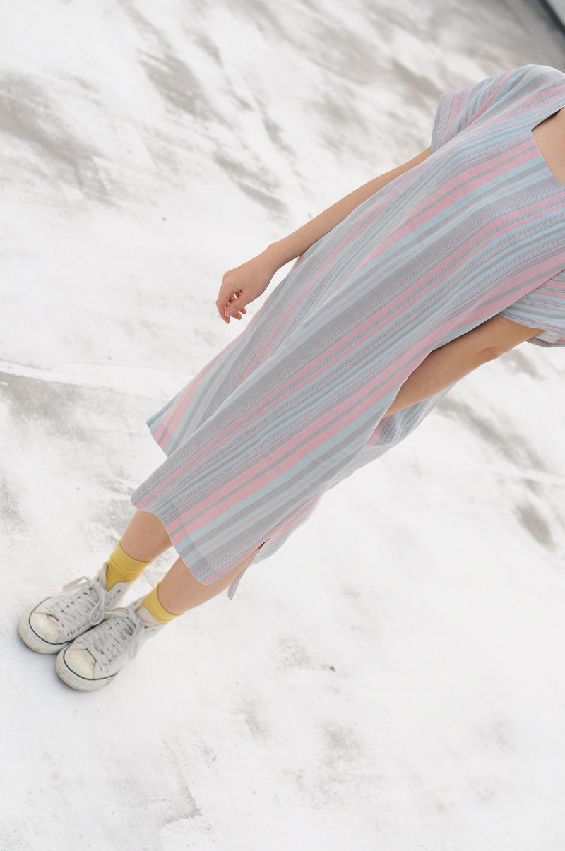 Par - Sunset striped cotton material relaxed version of spring and summer long dress / small side slits paragraph - ชุดเดรส - ผ้าฝ้าย/ผ้าลินิน หลากหลายสี