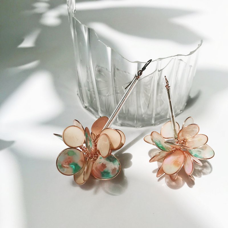 <Flora>Unilateral shape hand-designed resin earrings/dangling type/earring/accessories - Earrings & Clip-ons - Other Materials Pink