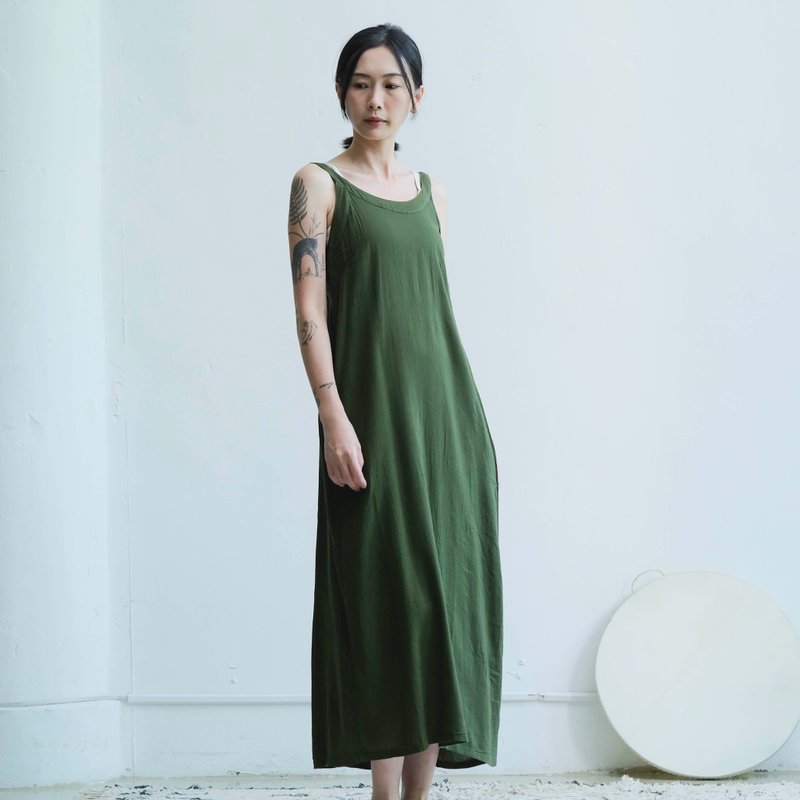 彈性低背圓領洋裝 / 嫘縈 橄欖綠 - 洋裝/連身裙 - 其他人造纖維 綠色