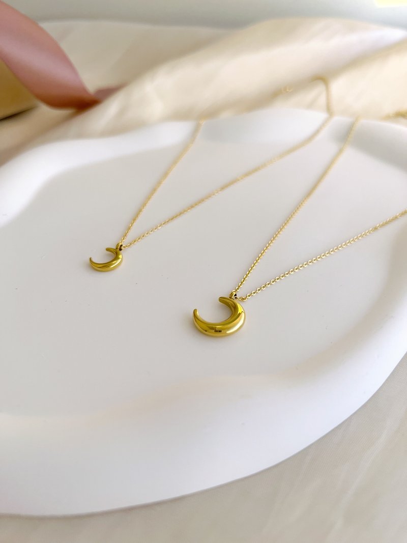 【Christmas】Gold Moon Necklace - String Moon #Matching - สร้อยคอ - โลหะ สีทอง