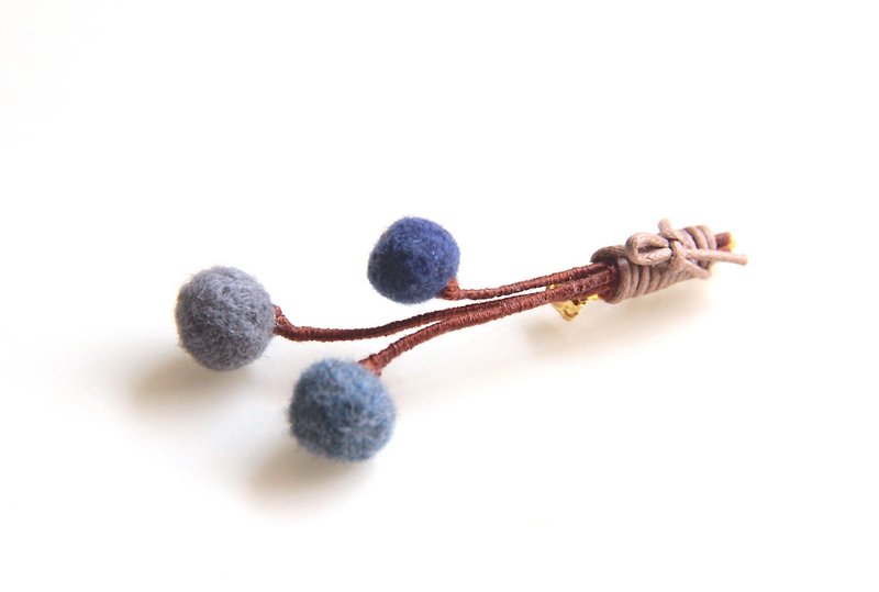 Blue berry wool felt plant brooch - Brooches - Wool Blue
