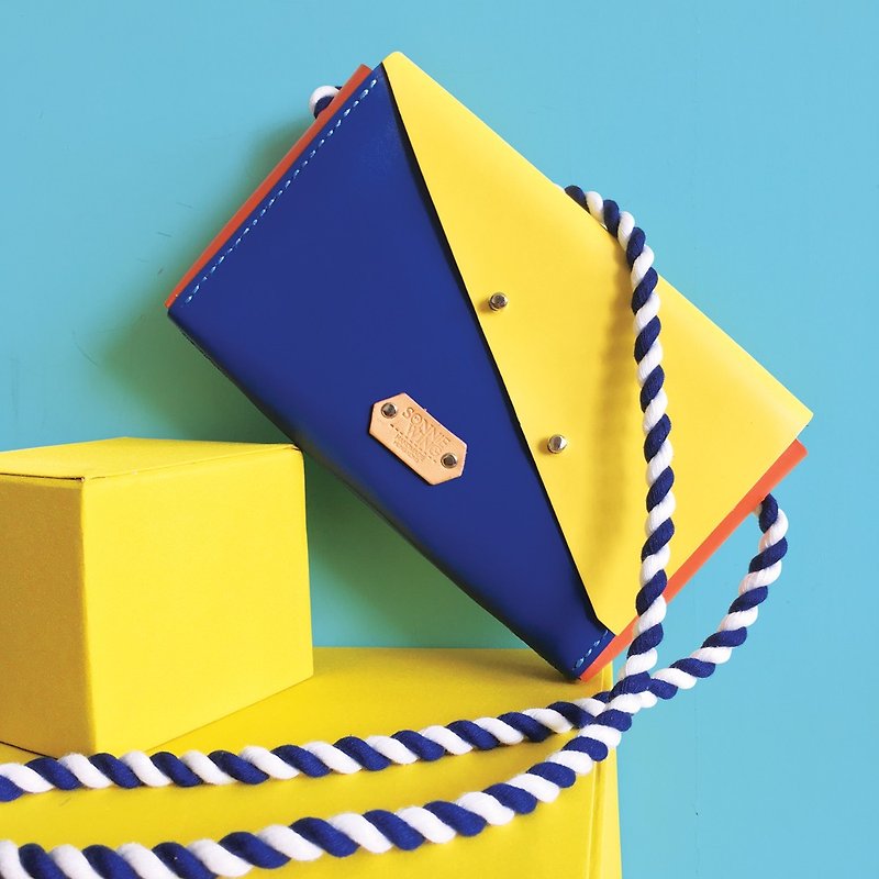 Rectangle Leather Shoulder Bag - กระเป๋าคลัทช์ - หนังแท้ สีน้ำเงิน