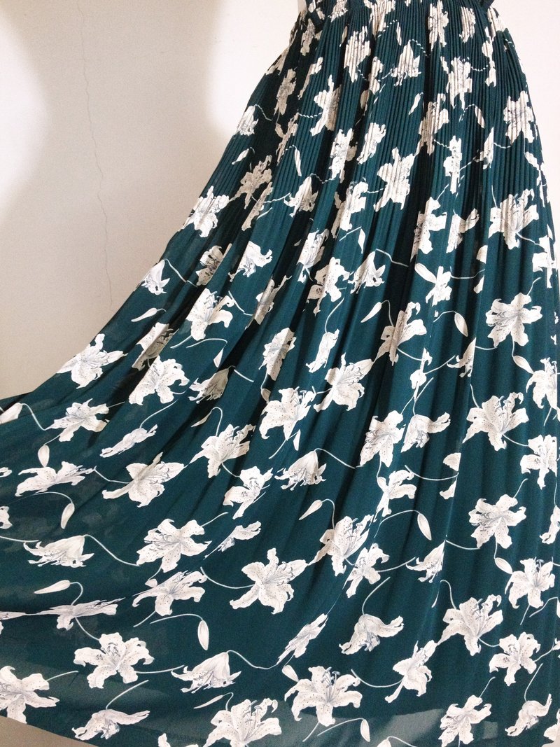 When vintage [antique dress / elegant dark green flowers chiffon skirt vintage dress] abroad back to high texture - กระโปรง - วัสดุอื่นๆ สีเขียว