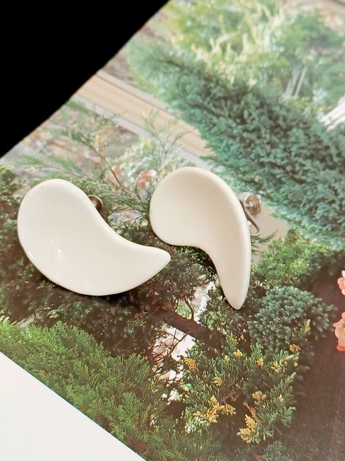 老時光製造所 vintage jewelry 古董白色陶瓷夾式耳環 雲朵