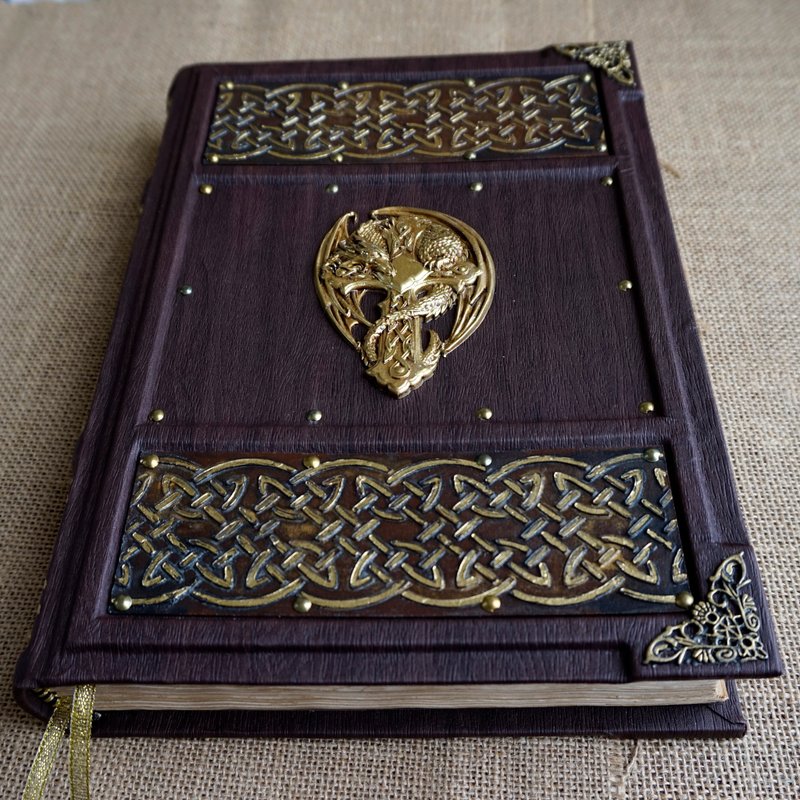 Large Celtic Dragon Cross & Knotwork Book for Notes, Runes & Spells - 筆記本/手帳 - 紙 咖啡色