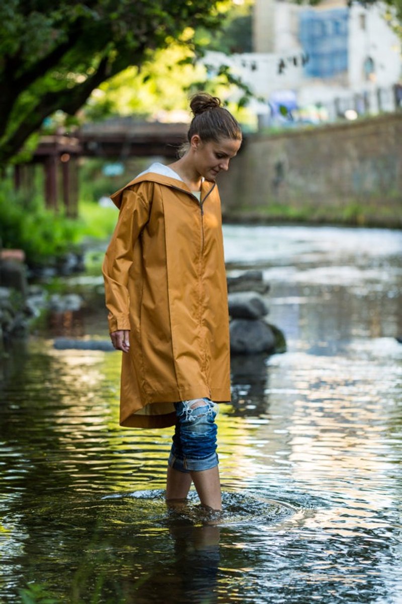 Unisex lightweight raincoat with two SIDE pockets - 其他 - 其他材質 多色