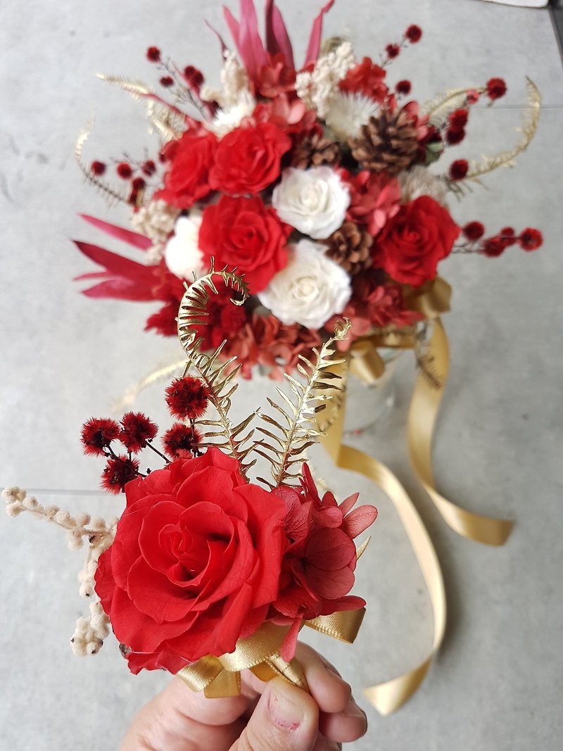 Haizang Design | Elegant Manor. Red rose without flower dry corsage - เข็มกลัด/ข้อมือดอกไม้ - พืช/ดอกไม้ สีแดง