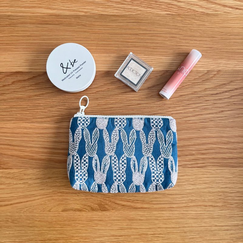 mina perhonen pomppia rabbit cosmetic pouch makeup bag embroidery - กระเป๋าเครื่องสำอาง - ผ้าฝ้าย/ผ้าลินิน สีน้ำเงิน