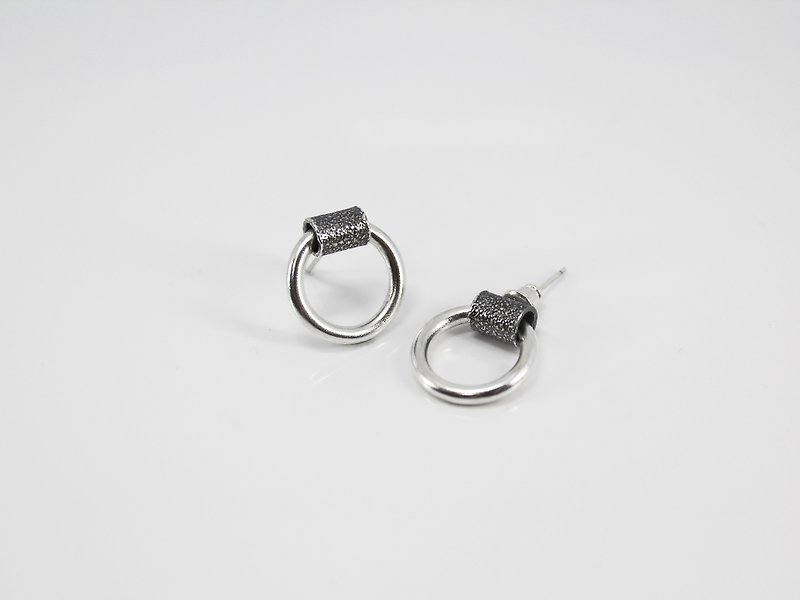 No.604 CIRCLE EARRINGS circle earrings-925 sterling silver - Earrings & Clip-ons - Other Metals Silver