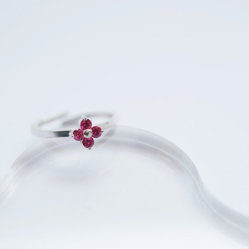 Ruby Flower Ring Silver 925 - แหวนทั่วไป - โลหะ สีแดง