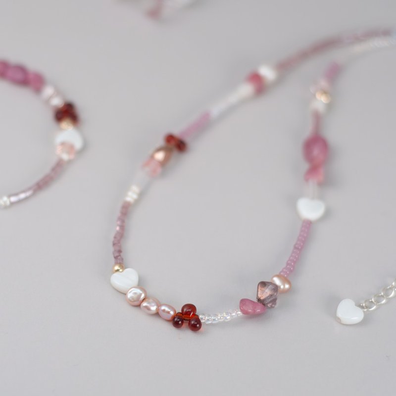 Cherry Sweetheart White Butterfly Shell Heart Natural Stone Beads Necklace - สร้อยคอ - วัสดุอื่นๆ สีแดง