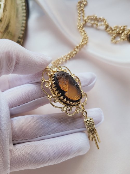 Vintage Whiting and Davis Amber Glass Cameo Necklace popular