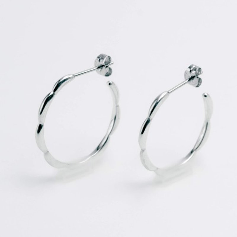 Ripple Earrings M Platinum - 耳環/耳夾/耳骨夾 - 其他金屬 