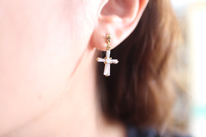 美好祝福-十字架鋯石 黃銅耳環-可改夾 - 耳環/耳夾 - 其他金屬 金色