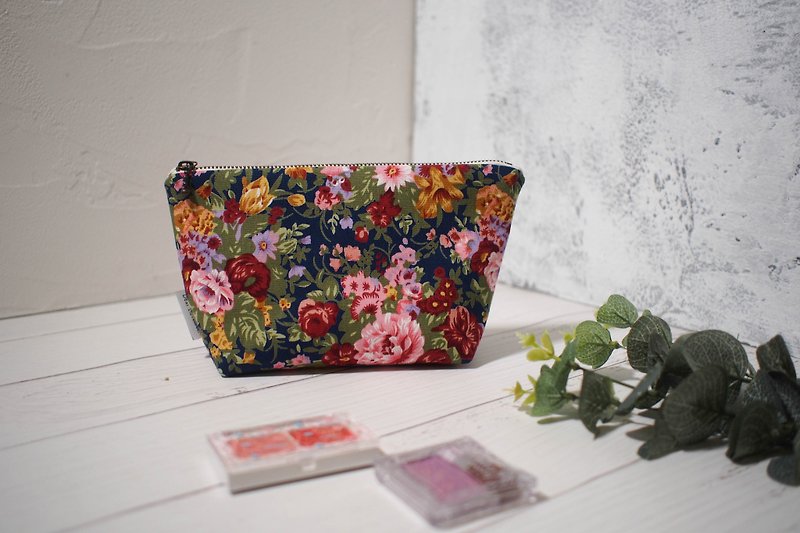 Daily series cosmetic bag/storage bag/limited handmade bag/secret garden style - Toiletry Bags & Pouches - Cotton & Hemp Multicolor