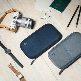 【卒業祝い】RFIDバリアパスポートホルダー（ブルー）パスポートホルダー