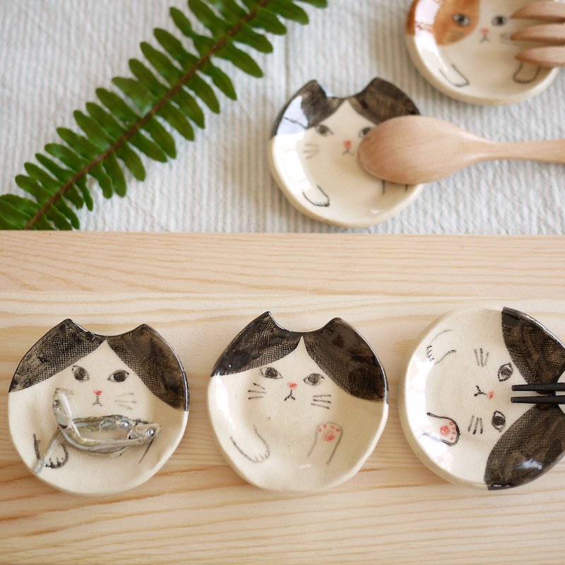 お箸とスプーンが一緒に置ける箸置き【白黒猫】 - 箸・箸置き - 陶器 ホワイト