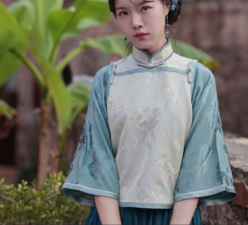 【青蔻】民國復古風 新中式提花倒大袖假兩件上衣 - 女上衣/長袖上衣 - 其他材質 綠色