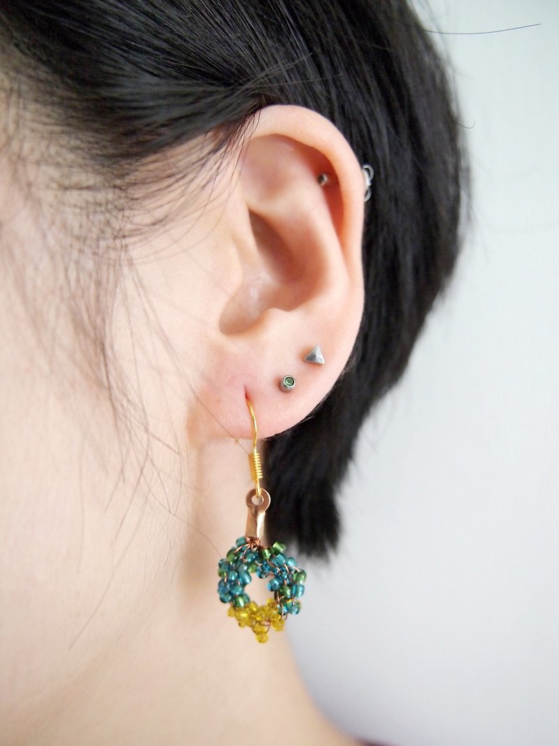 BUE002_Simple emerald green with lemon yellow bead winter earrings - ต่างหู - วัสดุอื่นๆ สีเหลือง