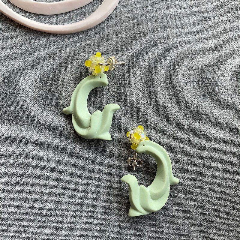 ＃4グリーン苕花（小）イヤリング：手作りのやわらかい陶器 - ピアス・イヤリング - 粘土 グリーン