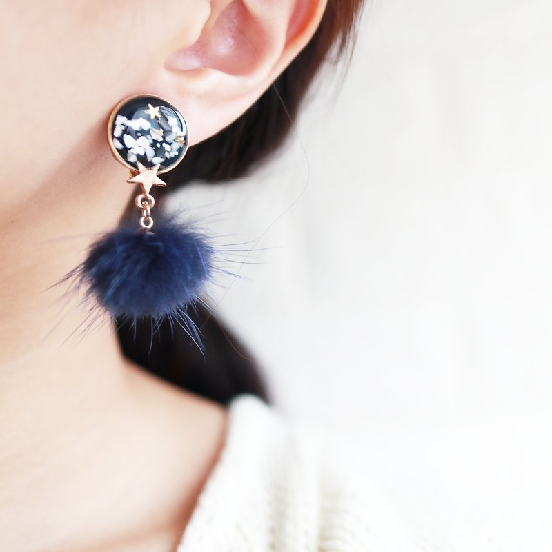 Winter Hair Ball Series - Snow Floral Earrings / Ear Clips - ต่างหู - วัสดุอื่นๆ 