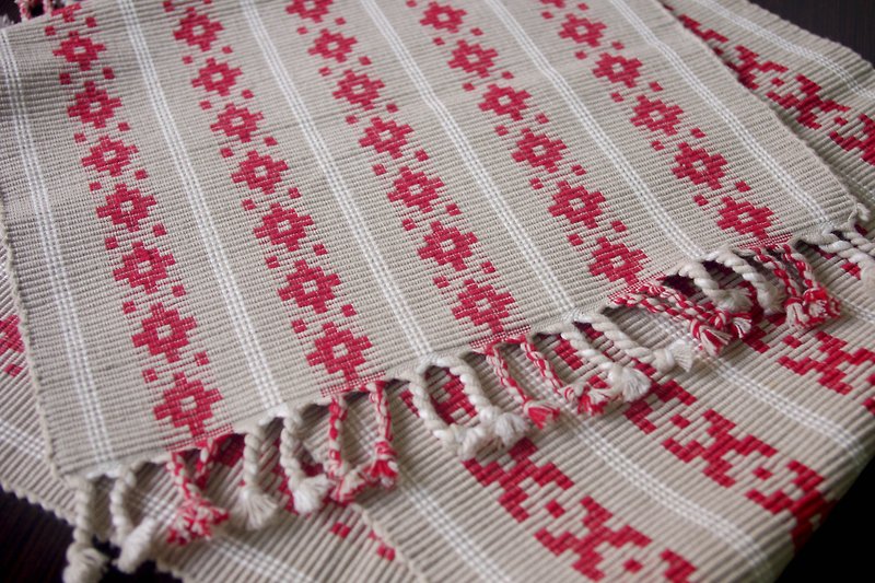 北歐雜貨-瑞典維京傳統圖紋桌墊-紅 viking pattern decoration tablecloth - 餐桌布/餐墊 - 棉．麻 灰色