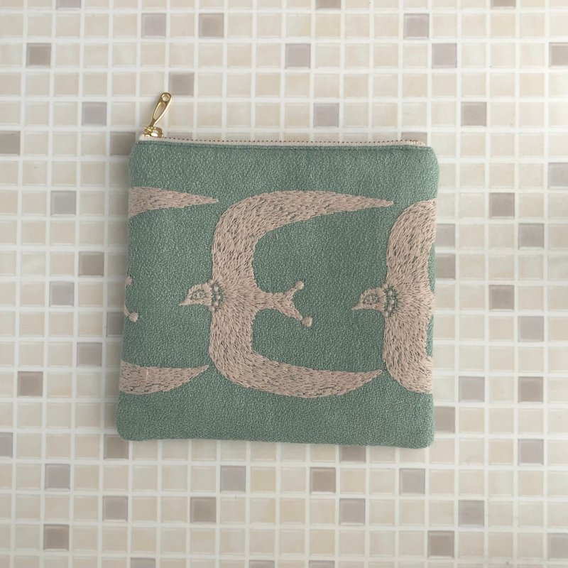 mina perhonen handmade pouch bird swallow go! - กระเป๋าเครื่องสำอาง - ผ้าฝ้าย/ผ้าลินิน สีเขียว