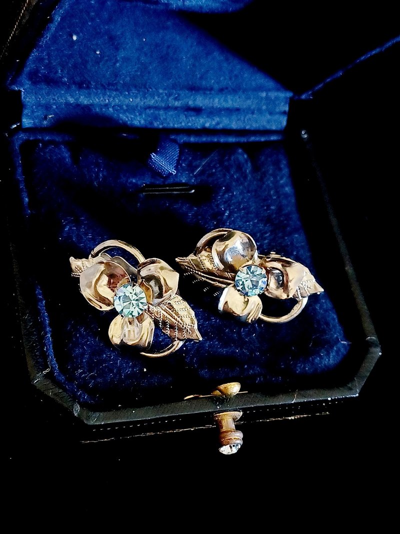 vintage jewelry  亮銀藍色萊茵蘭花 夾式耳環 - 耳環/耳夾/耳骨夾 - 其他金屬 