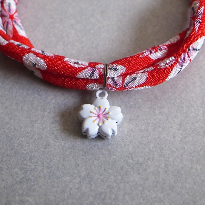 日本犬猫と布製の首輪（調節可能） - レッドチェリー +ホワイトチェリーベル（安全首輪はカスタマイズ可能） - 首輪・リード - シルク・絹 レッド