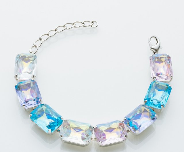 Aurora Clear stud earrings - Shop sasanka Earrings & Clip-ons - Pinkoi