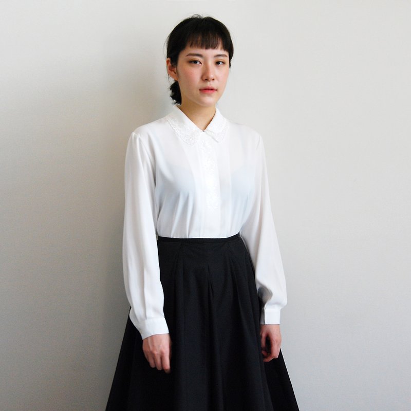Ancient chiffon carved collar shirt - Women's Shirts - Other Materials 