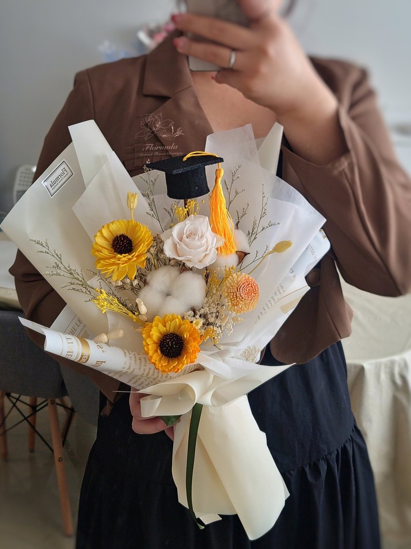 graduation bouquet - ช่อดอกไม้แห้ง - พืช/ดอกไม้ สีเหลือง