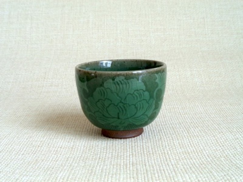 Teacup, Celadon inlay, Peony b - ถ้วย - ดินเผา สีเขียว