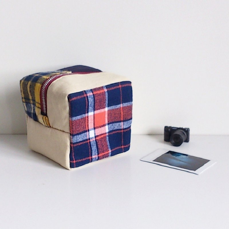 【In Stock】Cube Pouch (Dark Blue Checkers x Almond) - Toiletry Bags & Pouches - Cotton & Hemp 