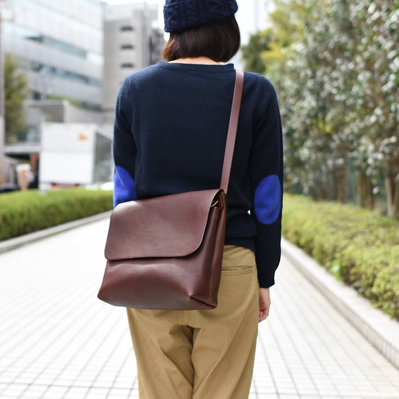 日本職人手作皮革經典郵差包 CK-4 S- 共3色 - 側背包/斜孭袋 - 其他材質 多色