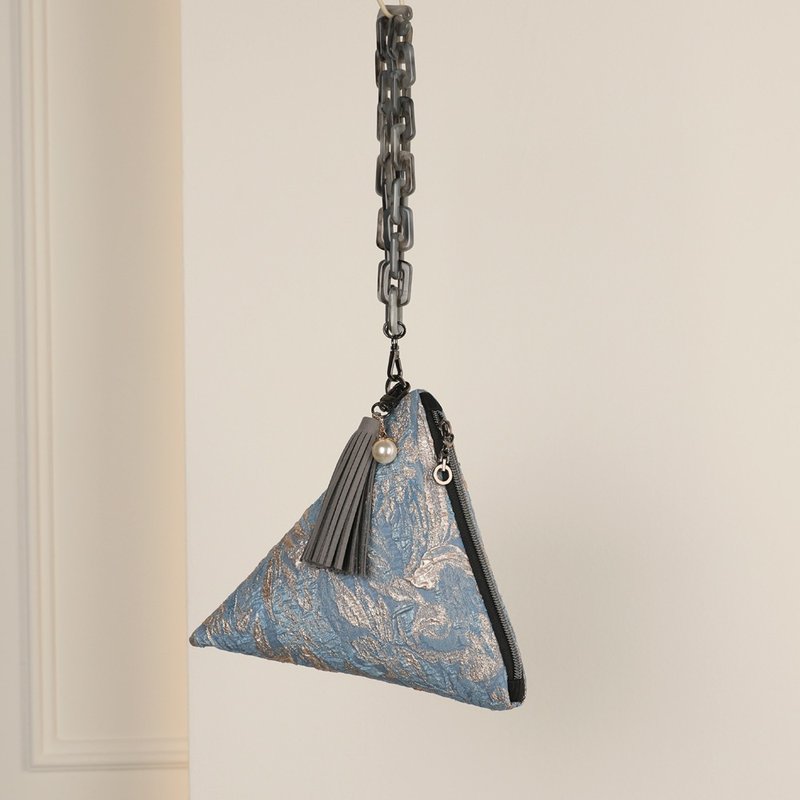 Dream dream triangular clutch pouch bag - 化妝包/收納袋 - 其他材質 藍色