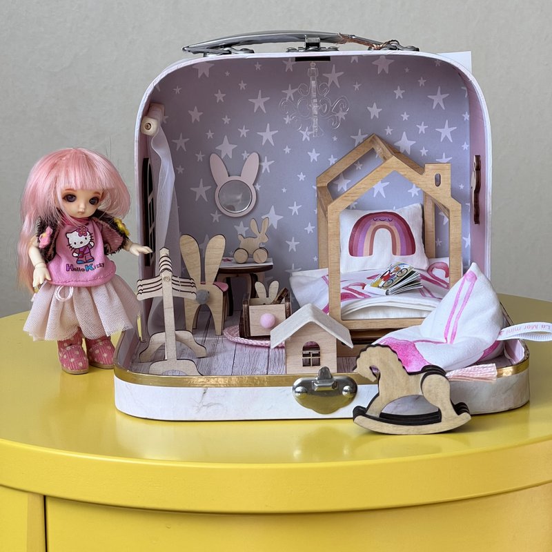 Dollhouse personalized gift for girls, doll house miniature, gift box, 娃娃屋,兒童房裝飾 - บอร์ดเกม - ไม้ สึชมพู