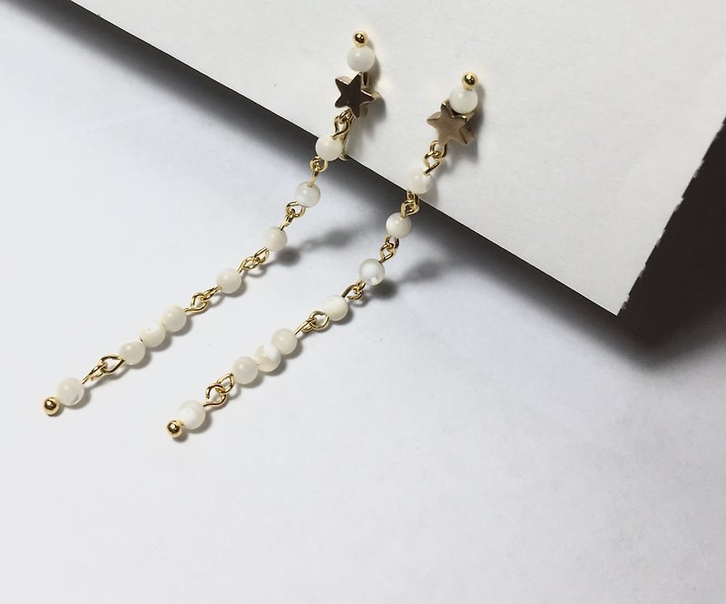 Star shell beads beads in the long earrings / silver ear pin / brass ear clip - Earrings & Clip-ons - Gemstone White