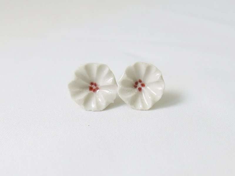 Cerisier en fleur ceramic earrings / ceramic jewelry - ต่างหู - เครื่องลายคราม ขาว