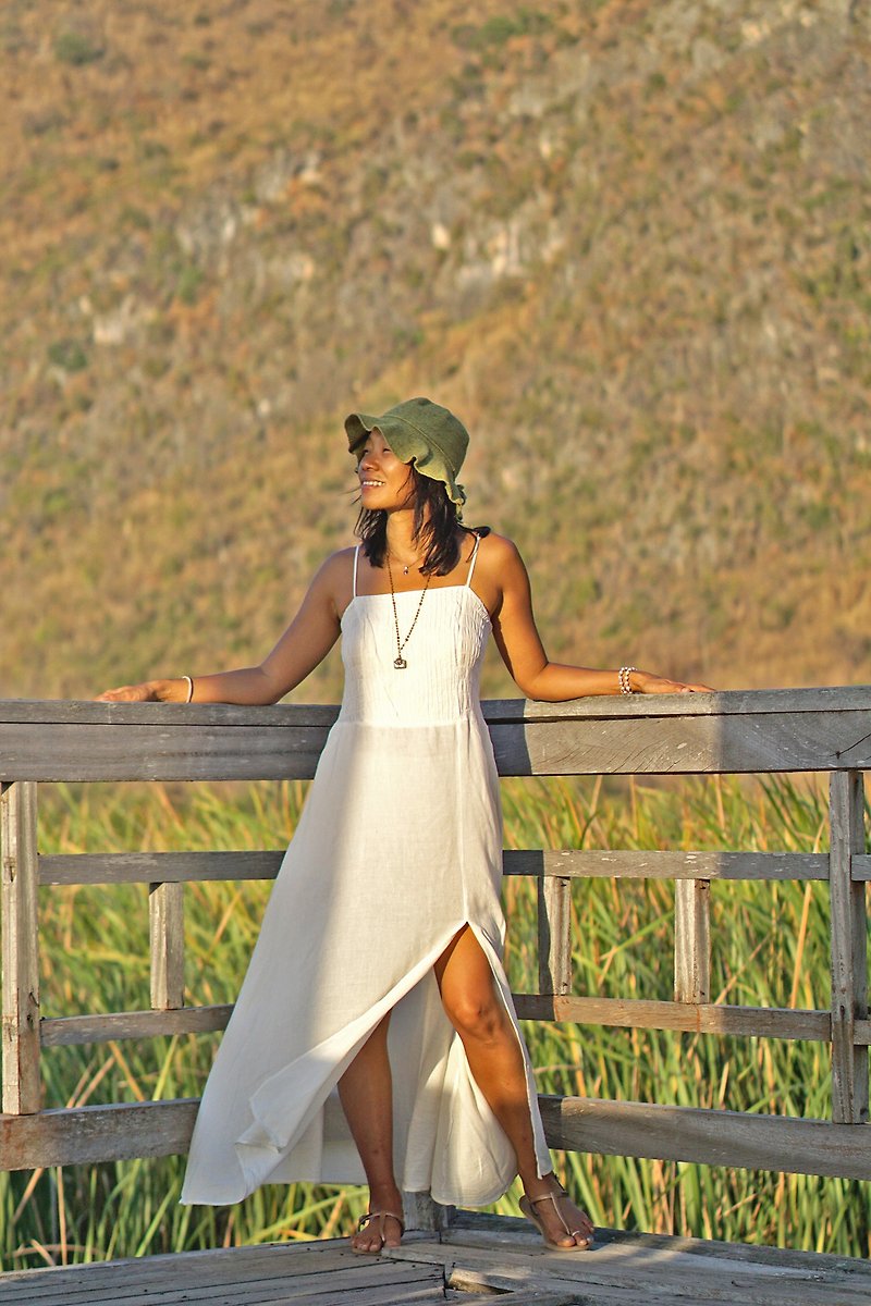 Long white dress for women. Elegant and romantic cotton slit dress for summer. - ชุดเดรส - วัสดุอื่นๆ 