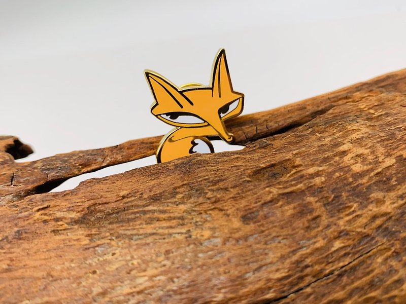 Fox Tricks/Domestic Cat Shape Badge - เข็มกลัด/พิน - โลหะ สีส้ม