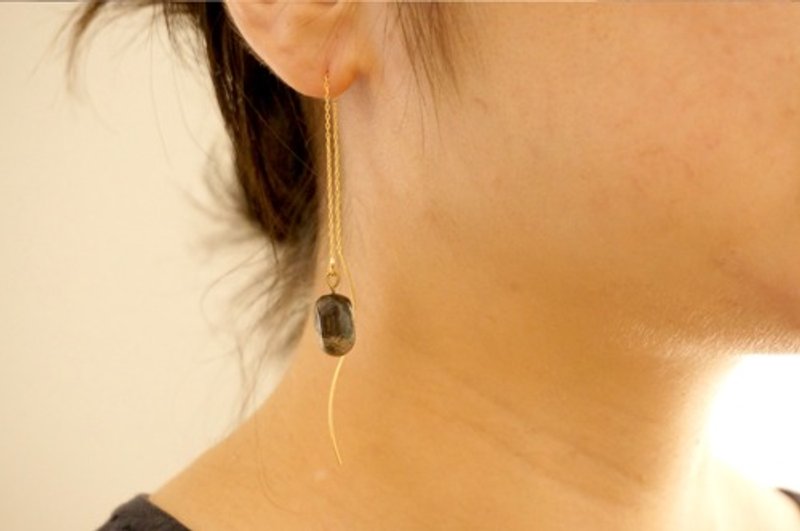 〈 fille 〉 Threader Earrings ｜ American earrings - black - Necklaces - Glass 