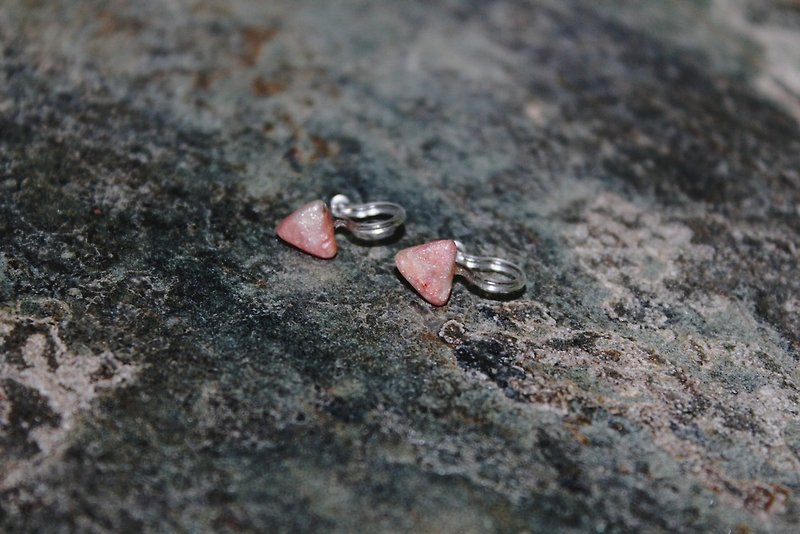 紐約哈哈哈小三角夾式耳環 - 耳環/耳夾 - 陶 粉紅色