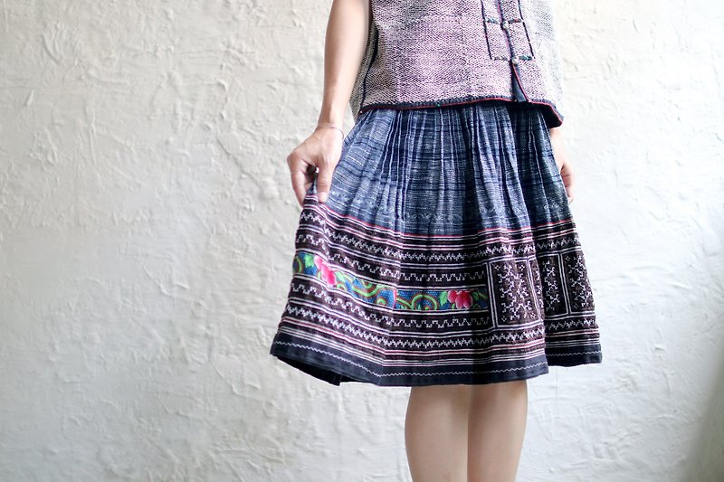 OMAKE Remake Mon cross stitch skirt 01 (Figure 4) - Skirts - Cotton & Hemp Multicolor